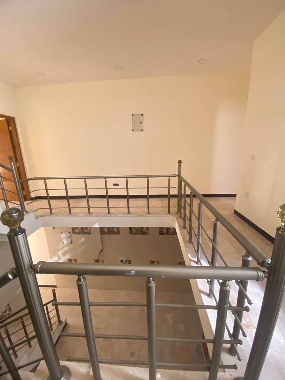 للإيجار في السيدية
بيت مساحة 100 متر وجه5 نزال 20  
يتكون من:. 
🏠 4 غرف نوم 
🏠 صالة
🏠 مطبخ 
🏠 خدمات
بدل الايجار 1,350,000  
📍 الموقع: السيدية مربع المثلث الذهبي 
————————————
📞للاستفسار:☎️ 

📍 أو زيارة:
مكتب حلم بل سيديه 
***********
