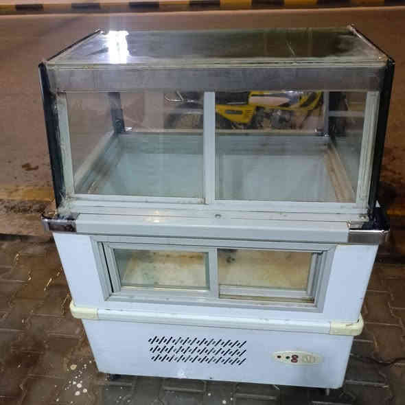 للبيع عارضه مقبلات 10بلانك زن مقياس متر و20 سعرها300 شرط الفحص الشرايه اتصال على الرقم *********** عنوان زين القوس
