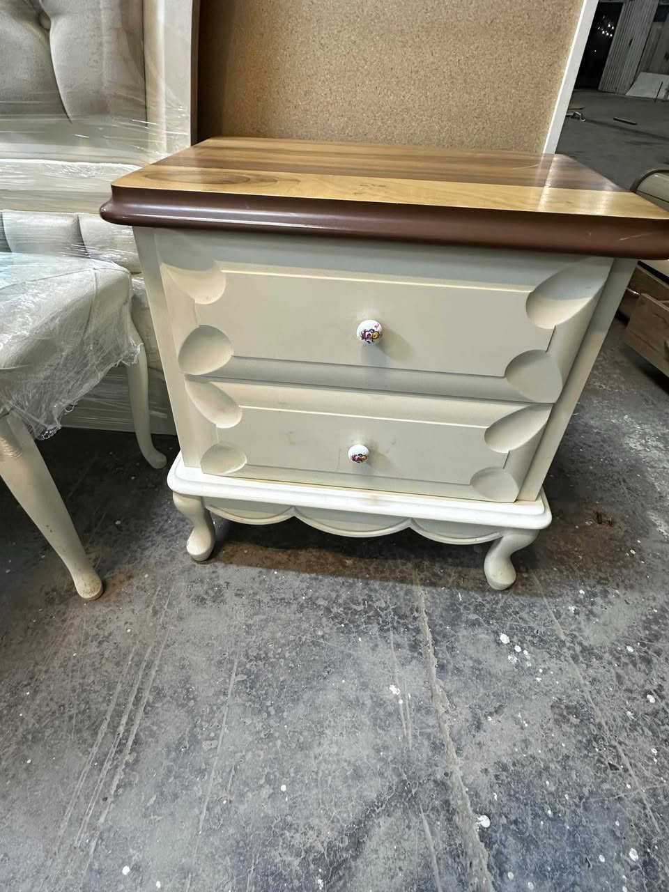 ✨ غرفة تركي كانتري زان الأصلي 9قطع 
نظام ابواب هايدروليك
سرير مخزن عملي 
 قماش وتر بروف أصلي
✨ نظافة 95/💯
السعر  / مليون و600 وبي مجال
 شد ونقل مجاني داخل بغداد
توصيل للمحافظات بأسعار رمزية


**إذا كنت صاحب هذا الإعلان وتريد حذفه لأي سبب، رجاءا أرسل رسالة إلى الدعم الفني**