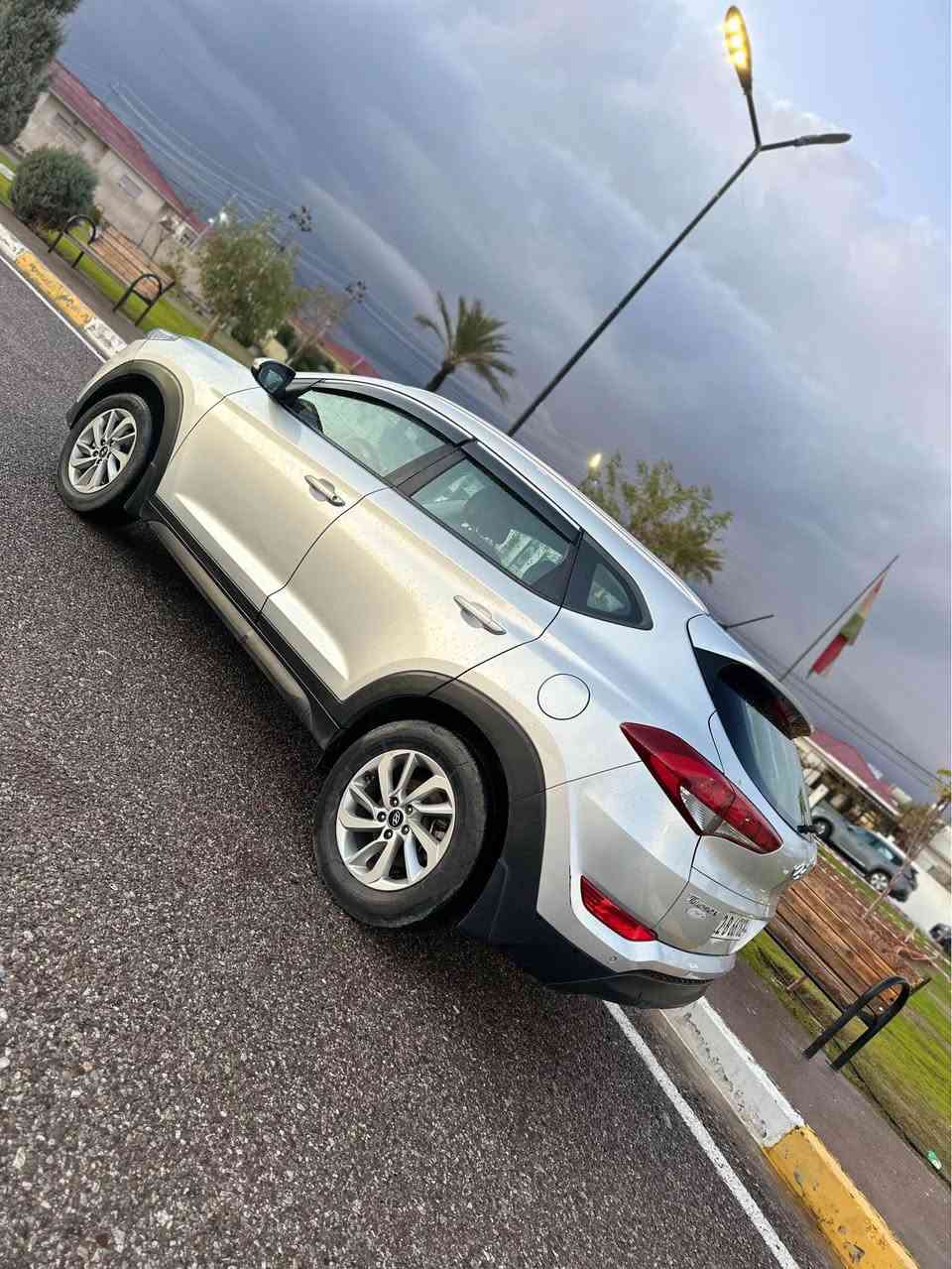 سلام وعليكم اخون توكسان خليجي بدون حادث بدون صبغ بيهه شخوط بيهه كم صبع تكحيل بس بدون حادث ماشيه 136الف كيلو موديل 2018 لون سلفر السياره حلوه مابيهه اي عيوب فقط بيع وفقط نقد مااراوس اي ستفسار اتصل *********** أربيل, العراق
