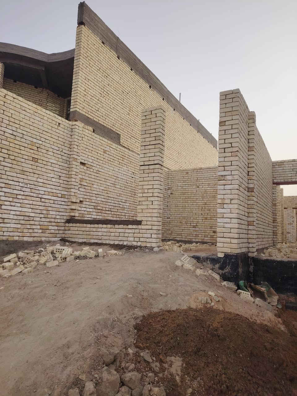سلام عليكم خلفه بناء متفرغ حاليا شغل درجه اولى واستمرار بالعمل وزن مظبوط لتواصل ***********/***********

