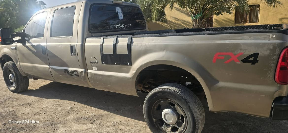 للبيع سيارة حمل نوع فورد F350 بيك أب دبل قمارة (1 طن)، موديل 2007، لون جوزي. 
 (رقم اربيل )

السنوية نافذة لغاية 25/04/2028، والسنوية باسمي.

السيارة مكفولة من الضربة، ما عدا الجاملغ الخلفي المشار إليه بالأحمر. بيها بارد، التبريد نقص غاز

الحدادية جديدة، والكير والمحرك كفالة.

السعر 65 ورقة، وبيها مجال حق الجيه.

العنوان ذي قار قضاء الرفاعي 

***********
