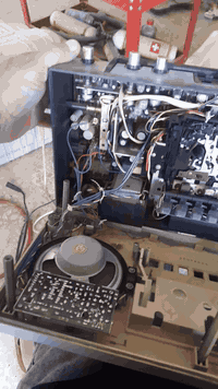 جهاز راديو مسجل صنع الماني وزن ثقيل لوك فقط المسجل قايش شرط نضافه كدام عينك سعر 45 فقط عنواني ديوانيه يوجد توصيل الاتصال على الرقم ***********
