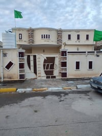 للبيع مساحه 200 متر غرفتين وصاله ومطبخ واستقبال وحمام داخلي وصحيات خار...