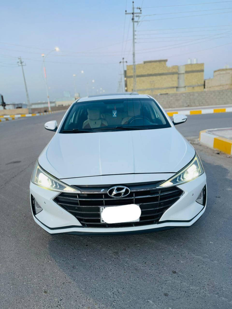 بصمه فتحه سقف لد امامي حساسات
كاميرا خلفيه شاشه تاب كبيره 
ترحيب ذكي عند الاقتراب مكان ناصريه مركز للاستفسار اكثر ه‍.  ***********
