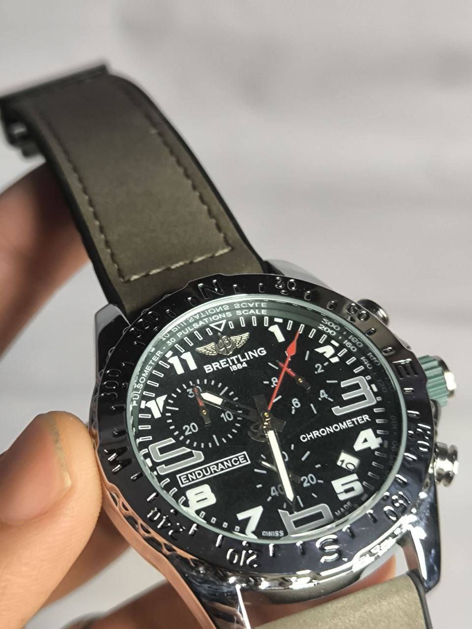 ساعة من ماركة برتلنغ Breitling

تحفة فنية 
مصممة للطيارين الحرفين والقباطن
مكينة كوارتز ستوبوج (جميع السناتر شغاله)
هيكل ستانلس ستيل طوق ارقام حفر
ميناء فخمة مزودة بمنفذ تاريخ فول لامينوس
زجاج معدني ضد الخدش
مقاومة ماء وغبار 
جلد شاموا مميز مبطن ربل
الساعة مختمة بالكامل 

ملاحظة ؛- متوفر قطعتين فقط
 
السعر : 35 ع اول تم
 للحجز والاستفسار يرجى مراسلة الصفحه


**إذا كنت صاحب هذا الإعلان وتريد حذفه لأي سبب، رجاءا أرسل رسالة إلى الدعم الفني**