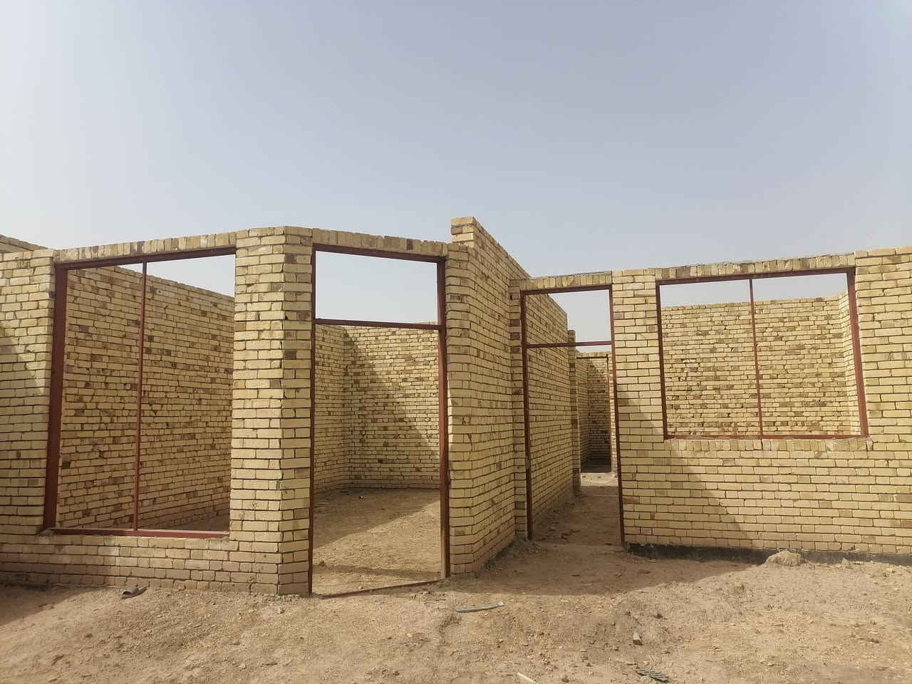 بيت هيكل بحي شهداء زراعي  عن طابو 60متر المساحه 250
غرفتين 5×4
صاله 8×5
المطبخ 5×4ونص
دوانيه 8×5
ماي ومجاري وكهرباء
وشارع 8امتار
***********
