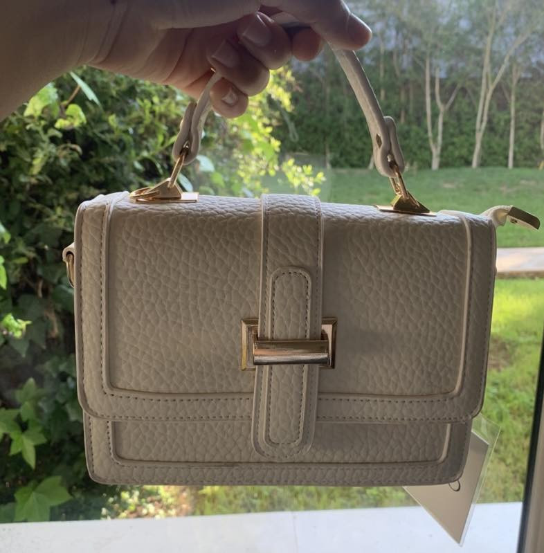 Sac élégant à vendre ✨
Très bonne qualité
Couleur chic et moderne
Pratique et spacieux

État: neuf
Prix: raisonnable

Pour plus d’informations, contactez-moi en privé 📩


**إذا كنت صاحب هذا الإعلان وتريد حذفه لأي سبب، رجاءا أرسل رسالة إلى الدعم الفني**