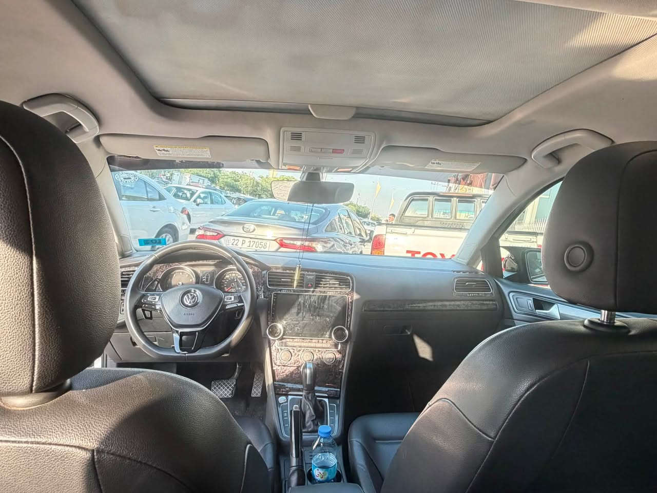 سلام عليكم 
كولف tsi 1.4T
فوللل فولل مواصفات 
بنوراما 
بصمة 
كار بلي
لايتات led
كت كامل gti
عليها داون بايب + برمجه stage1
و عليها بوب كورن 
ماشية ١٠٠ الف
سيارة ضررها جامرلغ سياق و باب سايق مبدل بلادي بجم كبس بدون دواخل بدون ايرباك

سعر ١٤٨$ بي مجال
مكان كركوك
واتساب موجود 
***********
