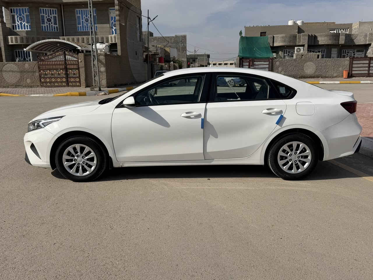 السلام عليكم 
سيراتو ٢٣ 
١٦٠٠ 
تبريد قطعتين 
مواصفات عاديه 
ماشيه ١٠٠ الف
السعر ١٥٨
***********
