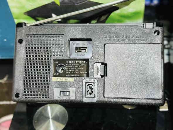 السلام عليكم للبيع 
راديو انترنشال مال جيل التسعينات السعر 25 الف يوجد توصيل لجميع المحافظات للحجز وتواصل خاص او واتساب ***********
