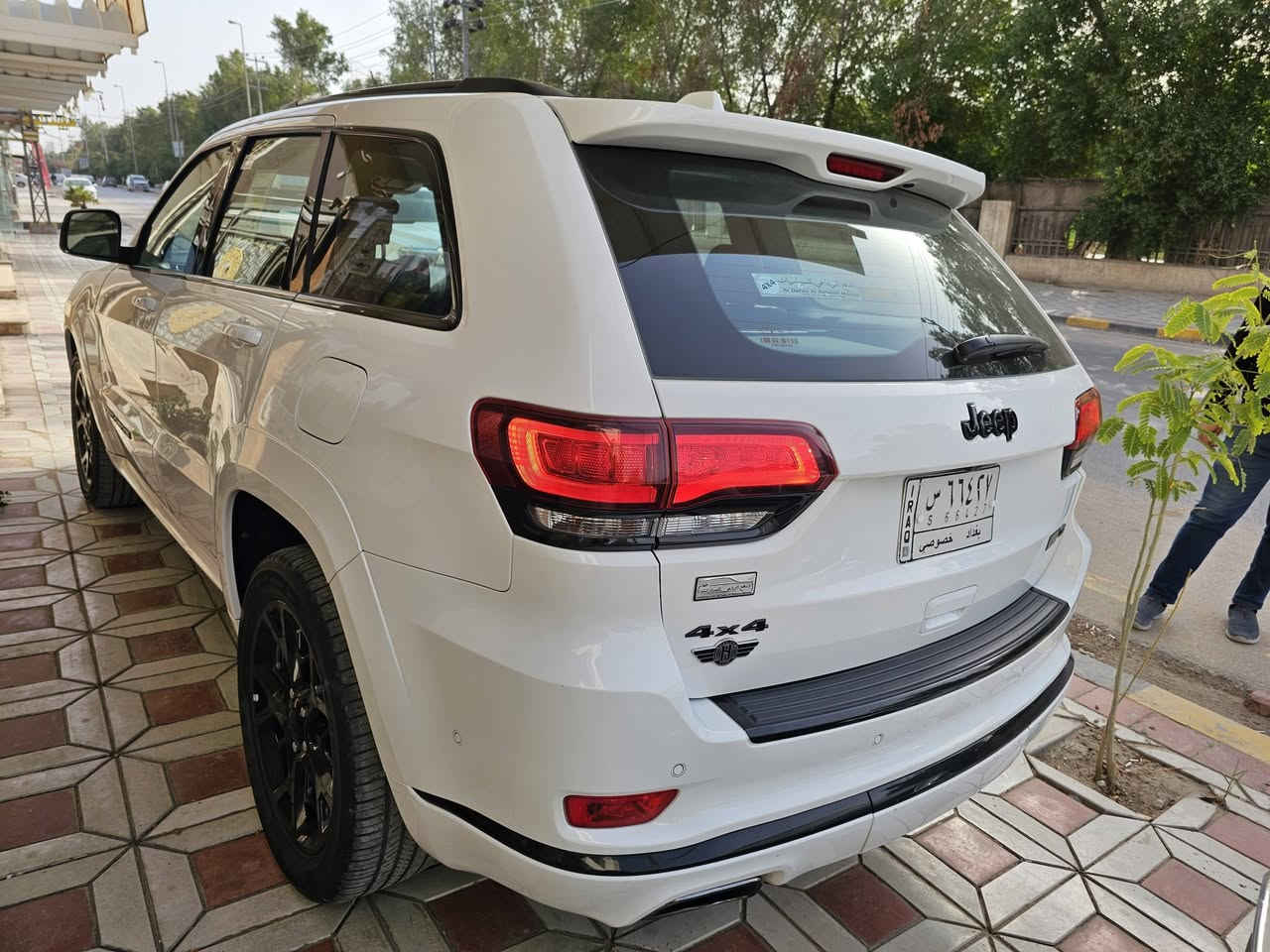 السلام عليكم للبيع جيب كراند شيروكي موديل 2022 خليجي وكالة هارلم S كامل مواصفات رادار امامي داخل احمر السياره بحالة الوكاله مغلفه PPF ماشيه قليل رقم بغداد بأسمي السعر 335 للستفسار الاتصال ***********
