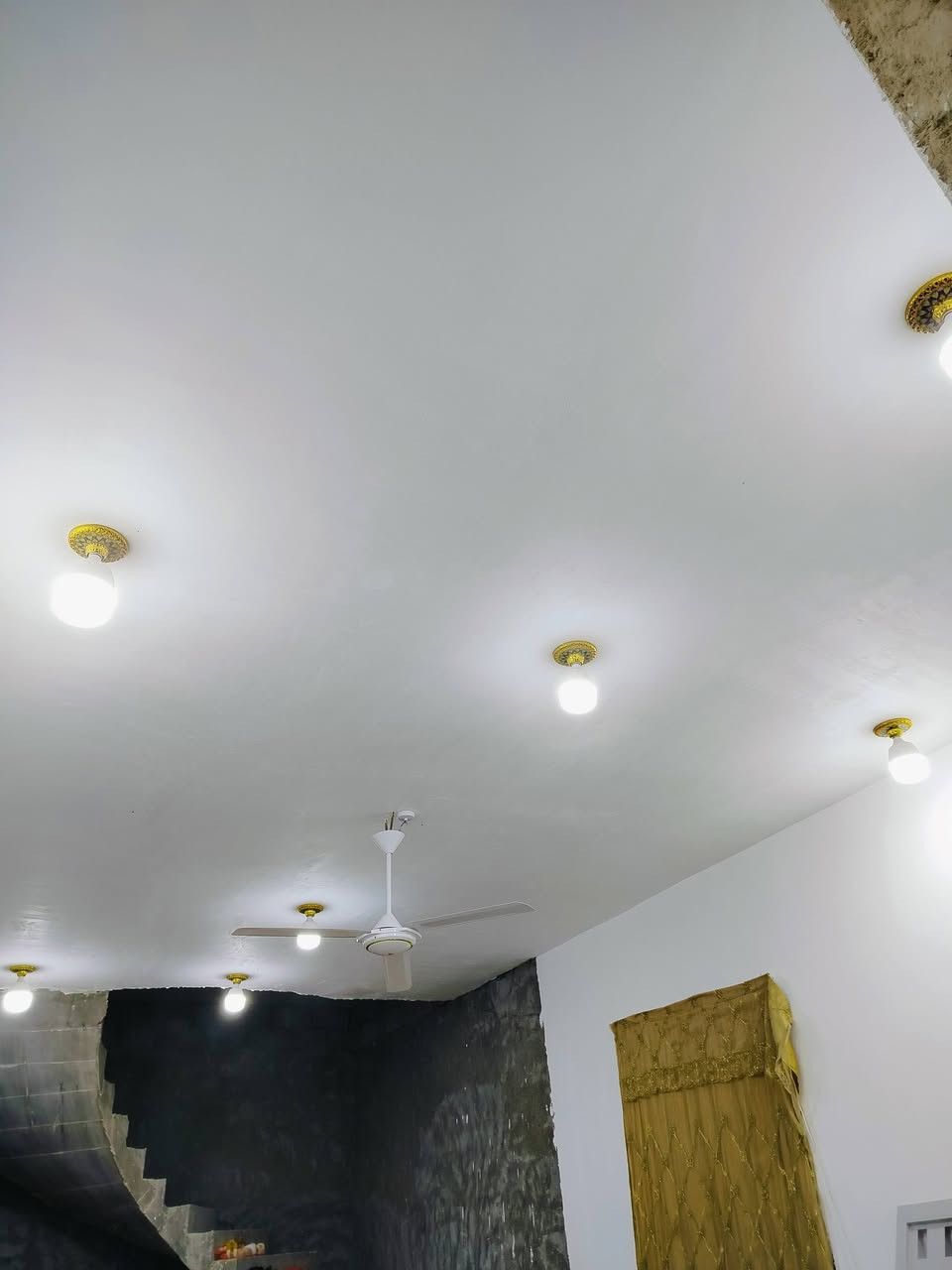 السلام عليكم
كهربائي متفرغ حاليا.  اشتغل البيت تأسيس كهرباء كامل. الشغل شرط وضمان.   النقطه اربعه.  يرهم نص ونص اقصاد

الاستفسار اكثر الاتصال /*********** 
او التواصل خاص.

تأسيس فرشه بواري بيت كامل /100  
تأسيس البيت النقطه 4.
