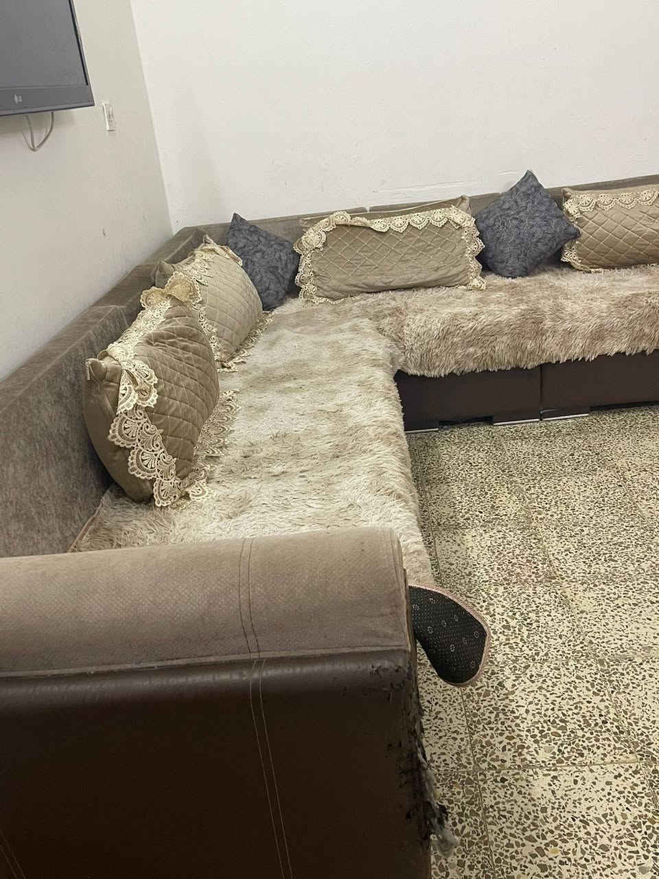 ديوان للبيع شغل نجار كلش قوي بس عيبه البزون خرمش اليدات مالته


**إذا كنت صاحب هذا الإعلان وتريد حذفه لأي سبب، رجاءا أرسل رسالة إلى الدعم الفني**
