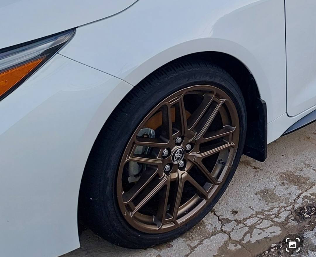 السلام عليكم
تخم ويل كب ياباني اصلي اجه ويه سيارتي كورلا ٢٤ Night shadow وارد لونه ذهبي وعليه تخم تاير يوكهاما الياباني ماشيه عليهن ٣ تالاف بامريكا جدد بمعنى الكلمه يرهمن على كامري او كورلا حجم ١٨ مكاني بابل للاستفسار ***********
