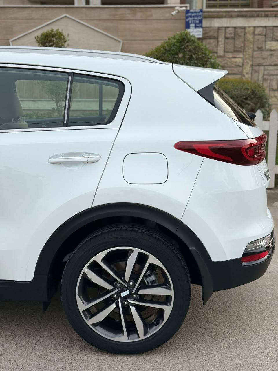 سلام عليكم
كيا سبورتج 2020 بحالة الزيرو جديدة جدا ماشية 15 الف 

مواصفات بيسك 

قطعتين تبريد

mode drive

ويل كبير

مري شفط 

اشاير بلمري

كشنات مخمل وجلد

حساس امامي 

حساس خلفي

مكينة 4 سلندر 2000

السيارة جديدة جدا ومكفولة كفاله عامه من الصبغ والبارد والشخوط والرصعات والنكراش ومن كلشي 

رقم بغداد باسمي هزة وسنوية ورقم ***********
