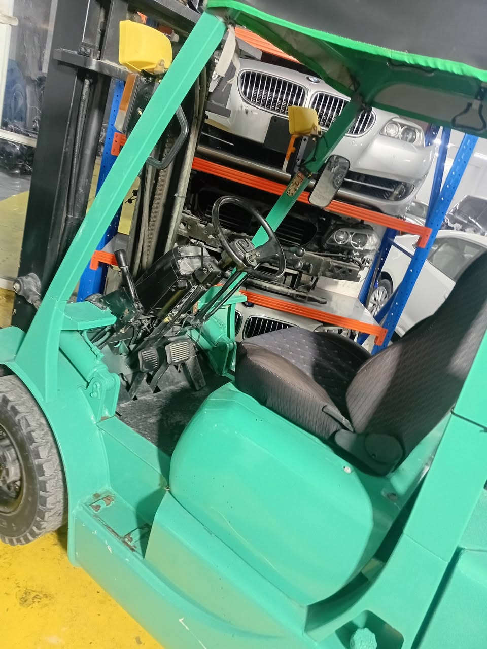 سلام عليكم .. رافعة متسوبيشي ياباني 3 حركات جب ناصي محرك وكير ممتاز و شغالة جاهزة  موديل 2002 بدون اوراق السعر 45 ورقة مكاني بغداد الكرادة  غير متواجد على الفيس واتساب فقط ***********
