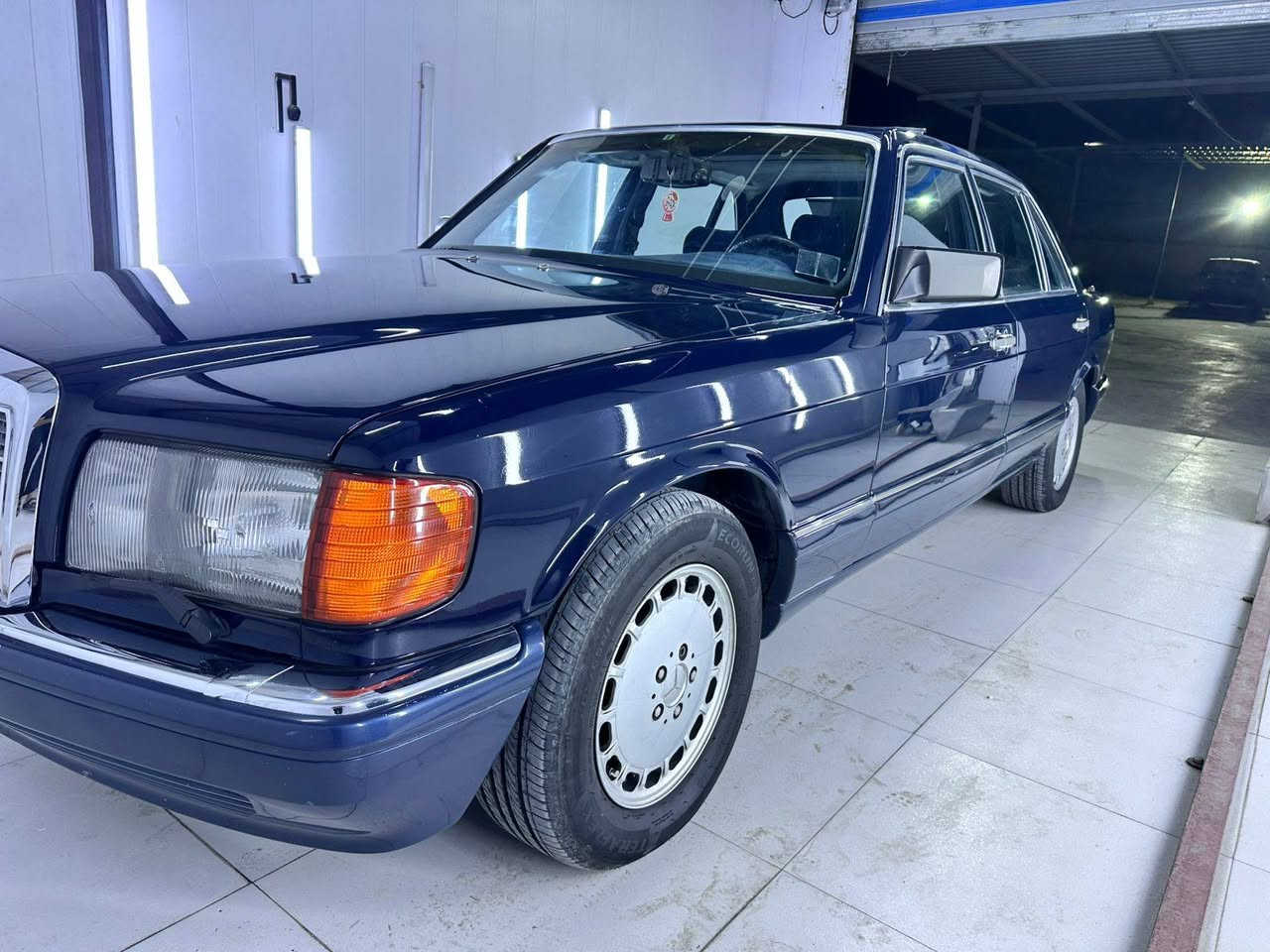 مارسيدس رأسي 1991  V8 560 SEL اصل وارد يابان 
رقم بغداد دولي بسمي
سياره جديده وجاهزة وكلشي بيه بلادي على وضع الشركة مكفوله من التعمير شرط
ماشيه 173 الف كيلو متر شرط قابله للزياده 
بيها 3 قطع صبغ والباقي مكفول وبيها جراد قليل بالقماره
مواصفات السياراة
كشنات كهرباء امامي وخلفي مع خزن ميموري
تتدفئة بالكشنات 
برده كهرباء
ستيرن كهرباء 
اريل كهرباء بلادي
كروز سرعه شغال
مسجل بلادي كاسيت مع سيدي جنجر بالجنطه 12 قرص والريموت البلادي هم موجود وشغال
ماسحات لايت شغالة
تقسم لايت شغال
سويج عدد 2 
كتلوكات وصيدليه كامله
فتحة سقف طگتين 
سويج واحد لجميع الأبواب 
سنتر لوك
دبل مروحة 
دبل فيول بم
تبريد تتدفئة
مكينه كير حداديه تاير كله جديد 
دبلات خلفيه هيدروليك شغالة 
السياره جهازه وبدون اي نقص
وشرط مكفولة من التعمير 
مكاني كربلاء المقدسة

رقم صاحب سياره
***********
