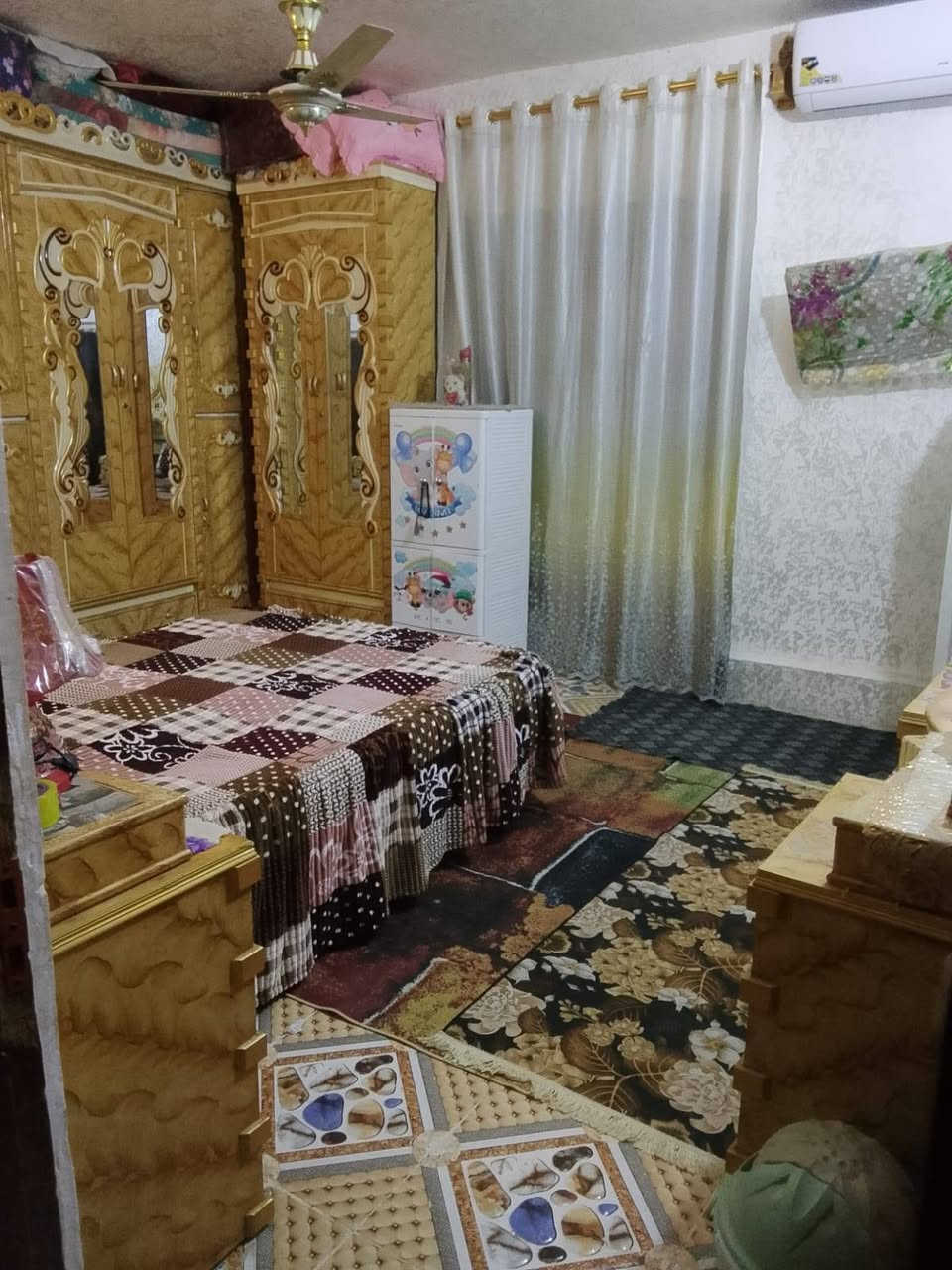 بيت طابقين طابو صرف للبيع مكان مميز ومنطقة مخدومة
المساحة 240 
الطابق الاول يتكون من 🌹
غرفتين 4*5🌷
صاله 
مطبخ 
هول
استقبال صحيات داخل وخارج
الطابق الثاني غرفتين نوم 4*5
صاله 7 متر 
المسيب حي العسكري خلف جمله ابو علاء سبع
السعر ٦٥ قابل للتفاوض للتواصل ***********
