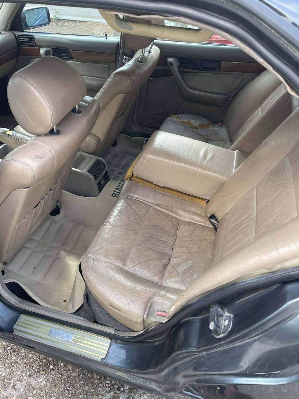 السلام عليكم شباب بي ام حجم 540 اصل بليته وسنويه رقم بغداد بسمي سياره جاهزه كير مكينه صدر تبريد تايرات كهربائيات كله شغال سعر 78 وبيها مجال قليل مكاني بغداد الحريه ***********
