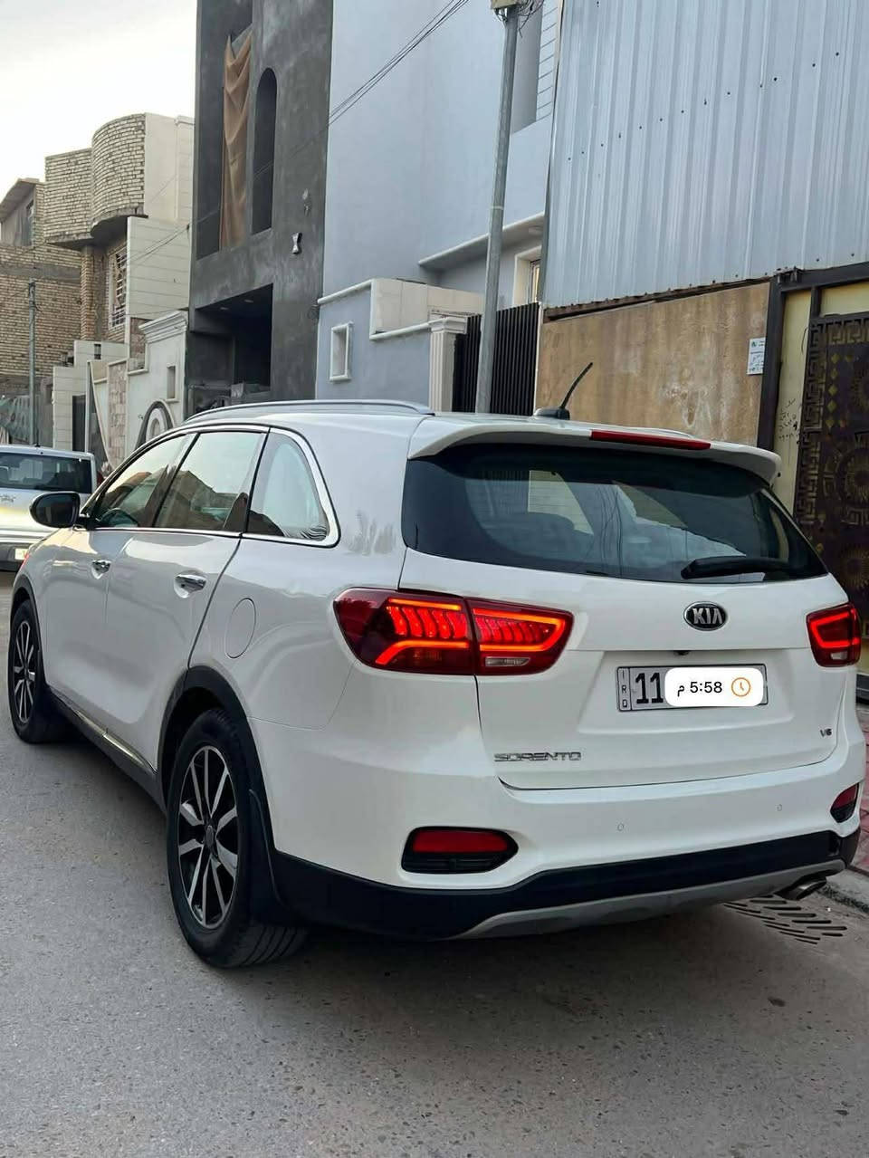 كيه سورنتو خليجي   موديل 2018 شكل 20 فول مواصفات واحد عله واحد مكينه ٦ستندر 7راكب تبريد 3قطع سياره رقم بغداد دولي ملاحظه سياره بيه تجيه خفيفه وصبغ حزام سعره 175مكاني بابل رقمي ***********
