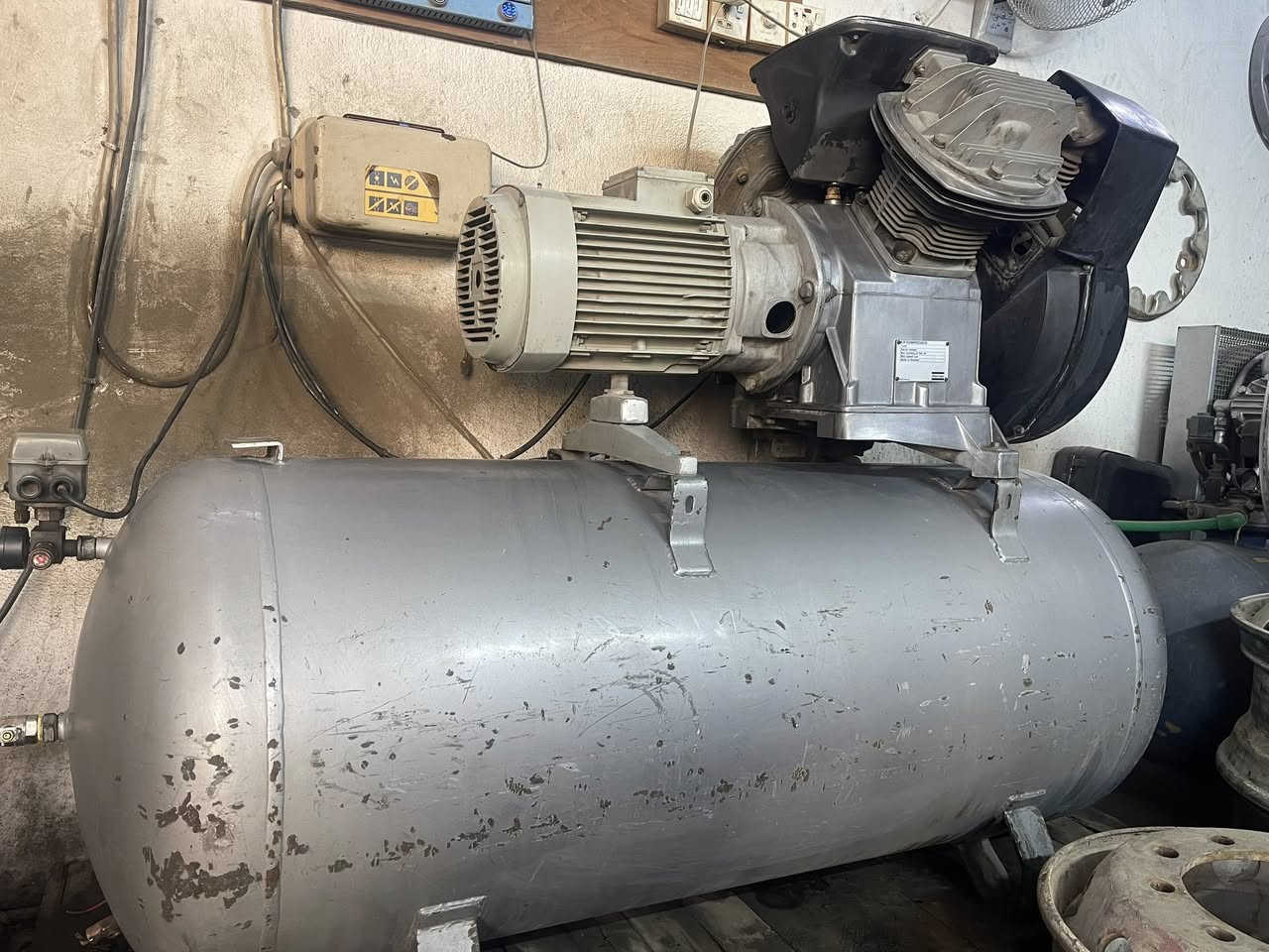 سلام عليكم ماطور اطلس ال 11 بطل 500 لتر ماطور 10 حصان شغال وعلى الفحص السعر 30 ورقه وبي مجال للطيبين استفسار *********** مكان النجف الأشرف
