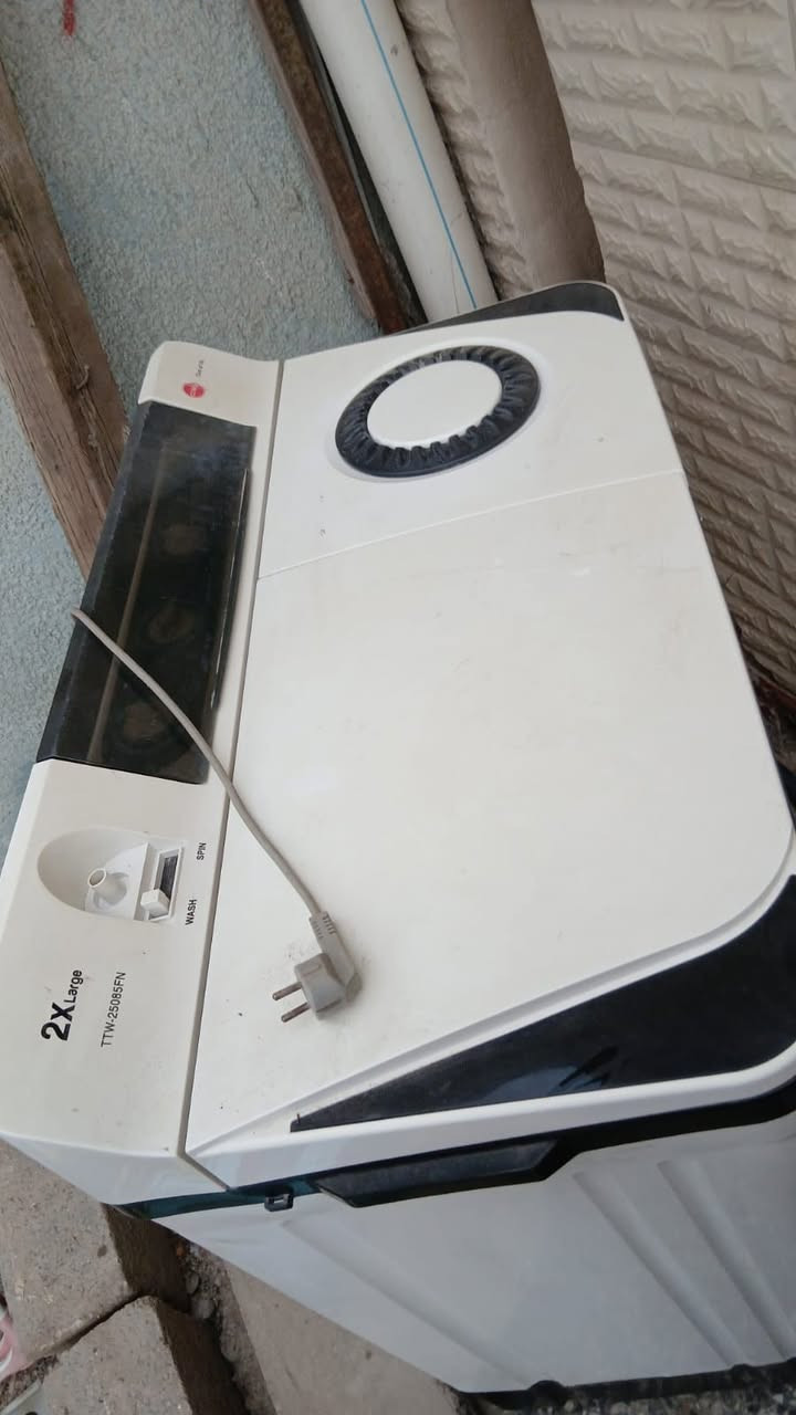 للبيع غسالة كبيرة مستعملة نظيفة. السعر 70وبيهة مجال بسيط المكان العبيدي. للاستفسار  *********** موجود واتس اب
