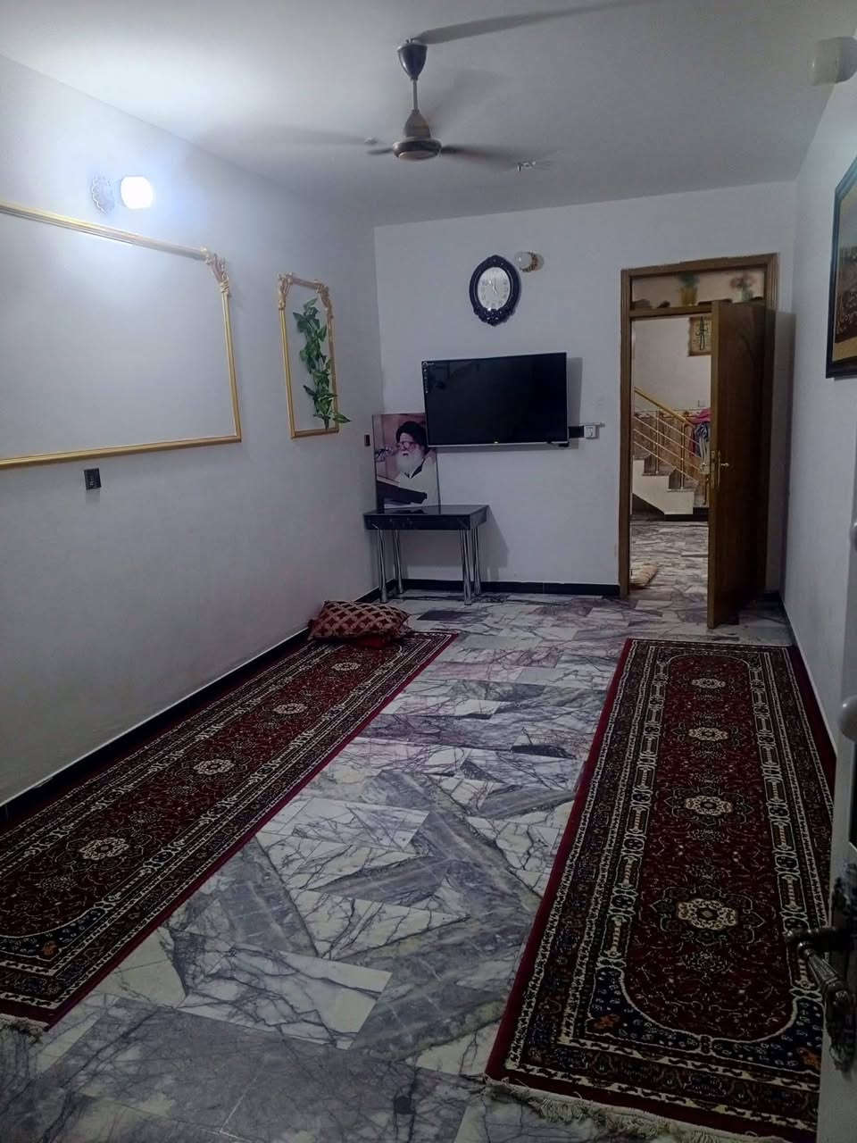 دار للبيع مساحه 150 الواجه6 النزال25
كراج واستقبال مطبخ وصاله وغرفه نوم وخدمات 
الطابق الثاني 3 غرف وخدمات مع بيتونه المشتل شارع الزيدي قرب افران الشمس شارع عريض تجاري
السعر 460 مليون
 الاستفسار اتصال على الرقم***********
