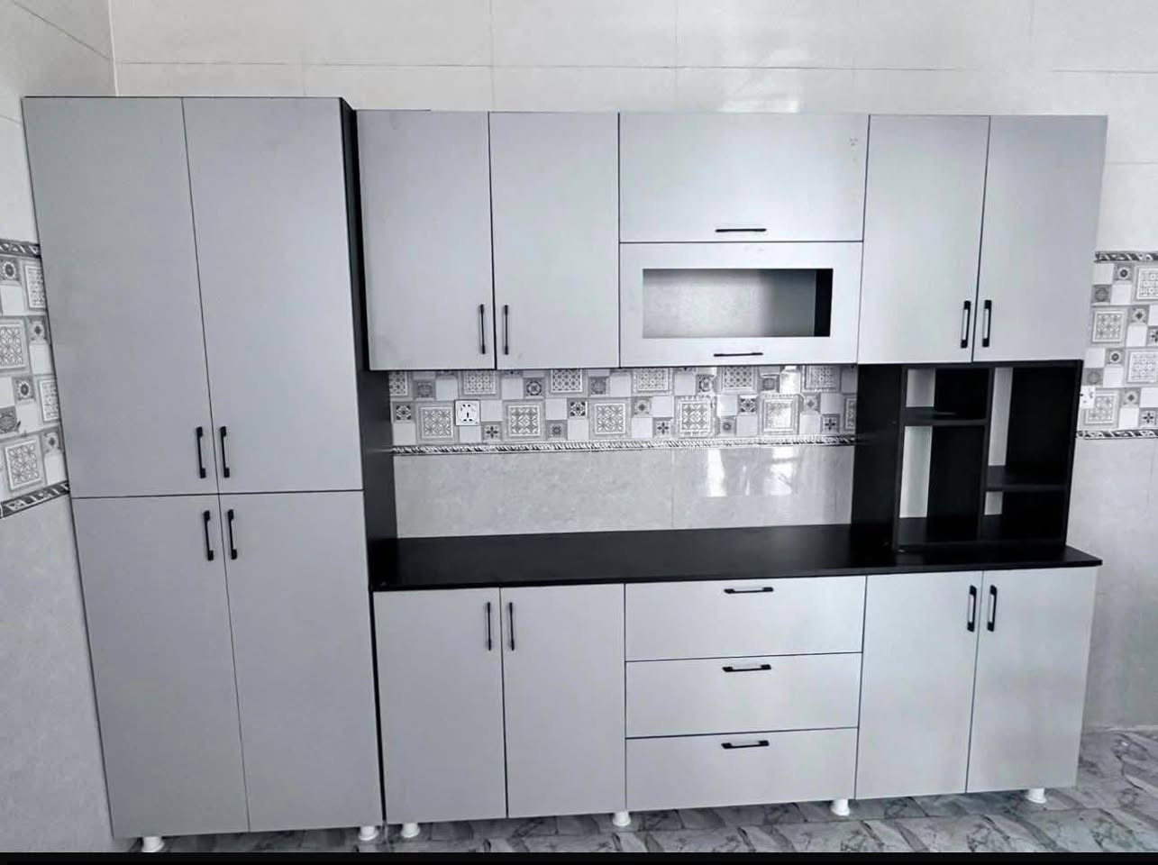 كل هذا الجمال فقط  700 الف
كاونترات ام دي اف خشب تركي مخصص للمطابخ نوع الخشب ضد رطوبه وضد حراره وضد خدوش 

 ضمان 5 سنوات***********
