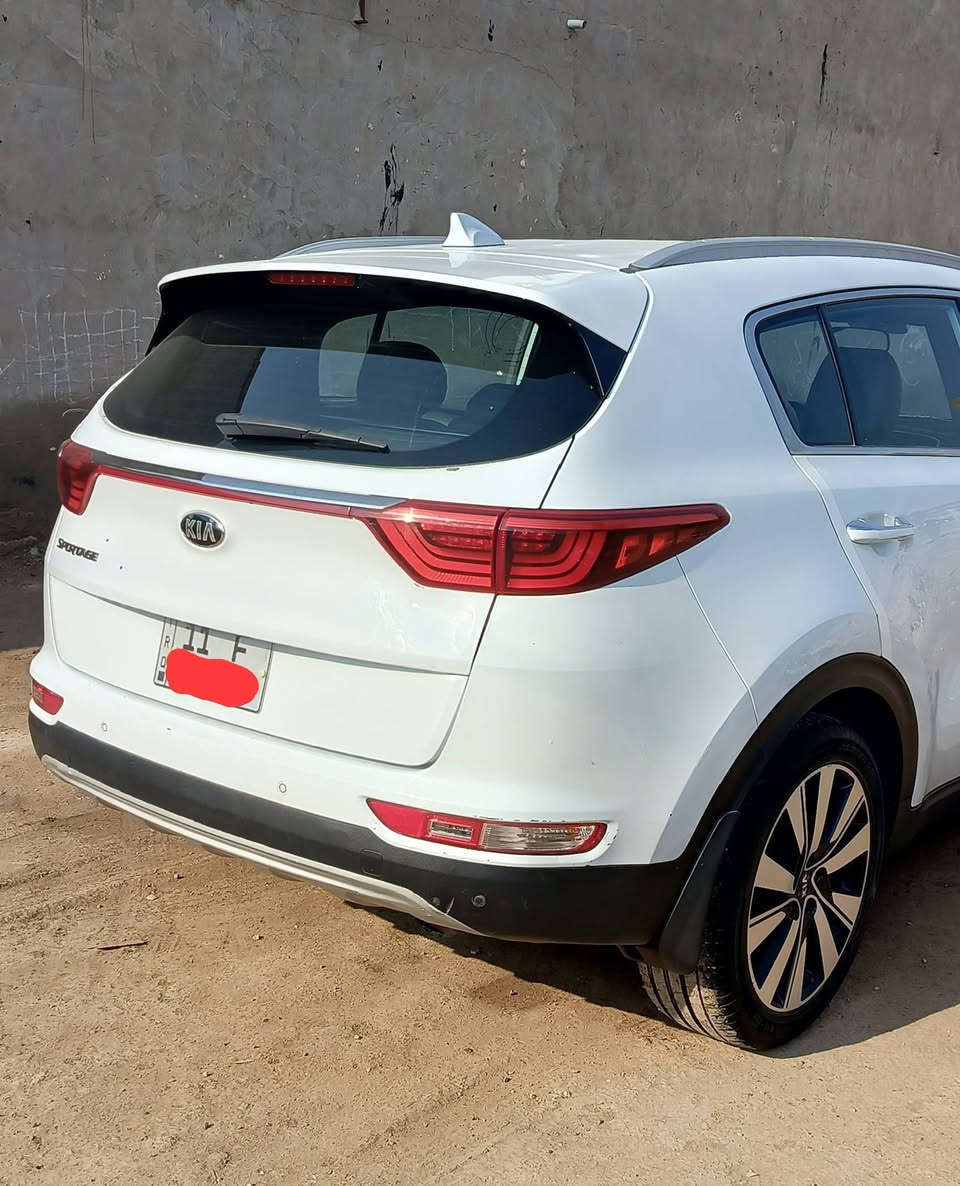 سلام عليكم اسبورتج خليجي 2016
محرك دوش 2000 رقم بغداد انكليزي 
سيارة مكفولة ما عدة الدعامية الأمامية 
مصبوغة والقمارة بيها حالوب سيارة خير 
من الله السنوية إلى 2027 مكاني بغداد 
السعر 178$ وبيها مجال بسيط 
الاستفسار ***********
