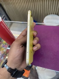مرحبا ايفون XR لون اصفر ذاكره ١٢٨ GB  البطاريه ٧٥ بلاديه  شرق اوسط  ال...