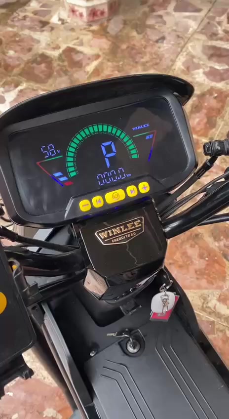 السلام عليكم دراجة شحن R9  مستعملة شهر فقط
5 بطاريات 
سويجين وبطايق 2 وبصمة 
بلوتوث ،مدخل USB للشحن
صندوق امامي 
4 كير و السرعه الاقصى 109 ومذكوره في الفيديو التفاصيل اكثر 
بريك حساس
الشحن يكفيك مسافة 40 كيلو  
مانع سرقه يوقف الدراجة مع انذار عند التحريك بدون مفتاح  

📌السعر 525 وبي مجال للأستفسار الاتصال على الرقم 

0776 161 6122
او المراسلة خاص
