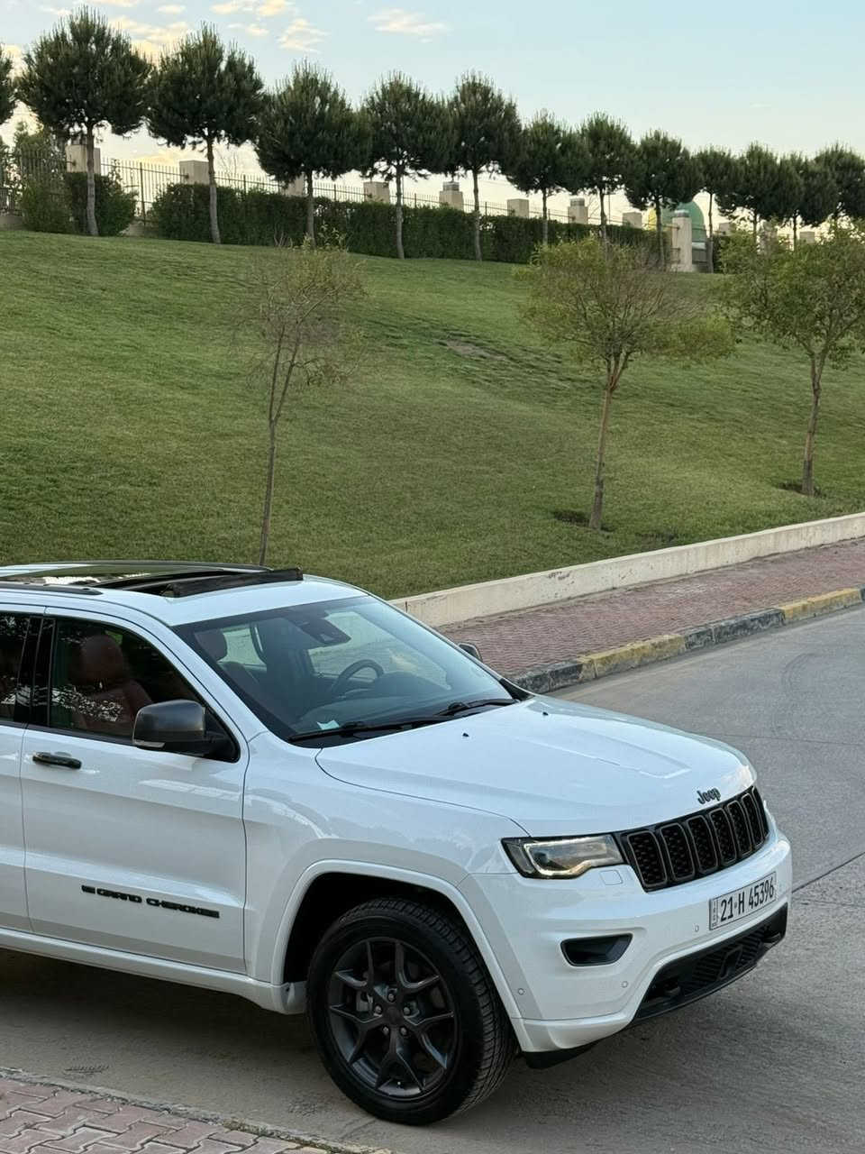 السلام  عليكم ورحمة الله وبركاته
‏‎‏‎       ——— لـلـبـيع  ———

جيب گراند شيروكي - Jeep Grand Cherokee

‏‎‏‎وراد خليجي .     —    بدون ايرباك 

‏‎‏‎الموديل           —    2021

فئة.                 —   80th استيراد شركة هارلم 

حجم المكينه   —     3600/ V6

‏‎‏‎اللون               —     ابيض     

‏‎‏‎المسافه المقطوعه — 95.000mi

‏‎‏‎حاله السياره.    —    ( كفاله عامه  ) (بدون صبغ بدون تبديل)

‏‎‏‎المواصفات 
‏‎‏‎- بصمة تشغيل 
‏‎‏‎- بصمة أبواب 
‏‎‏‎-تشغيل عن بعد 
‏‎‏‎-ترحيب عند الاقتراب 
-رادار امامي 
-رادار جانبي 
-رادار خلفي 
-تحديد مسار 
-تنبيه قبل الاصطدام 
‏‎‏‎-كشنات جلد 
-كشنات احمر مختمه 80th
- شاشه ديجتال 
-ستيرن كهربائي 
-اناره محيطيه 
-اشاره بالمرايه 
-حساس امامي خلفي 
-بردات خلفيه ‏‎
‏‎‏‎-شاشه كبيره تدعم نظام الأبل كار باي ونظام الاندرويد
-شاشه عداد ديجتال
-فتحت سقف بانوراما 
‏‎-دبل اكسل 
‏‎-اوتو ستوب
‏‎-وضعيات قياده 
‏‎‏‎-كشنات تدفئة ( اماميه - خلفيه ) 
-كشن السايق خزن ميمور
-كشنات اماميه تبريد 
-ستيرن تدفئة
‏‎‏‎- ستيرن بحركه كهربائيه 
‏‎‏‎- تبريد مركزي 
‏‎‏‎- بگ لايت LED 
‏‎-صندوق كهربائي 
‏‎‏‎-كرسي السايق والراكب بحركة كهربائيه 
‏‎‏‎-تحكم ستيرن جهتين 
‏‎‏‎-تحديد سرعه 
‏‎‏‎-مانع انزلاق 
‏‎‏‎-ليد نهاري
‏‎‏‎-كامره خلفيه دواره 
‏‎‏‎باقي المواصفات المعروفه 

‏‎‏‎السعر            — اكتب تم ويوصلك السعر  مباشر 

‏‎‏‎رقم السياره    — السليمانيه   

‏‎‏‎موقع  السياره — السليمانية
الاستفسار _ *********** واتساب
