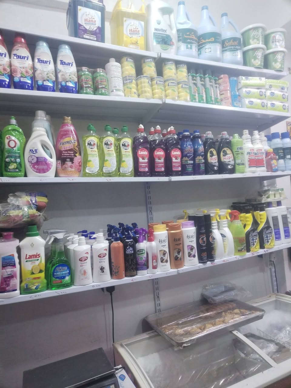 سلام عليكم أسواق للبيع بس المسواك البرادات الرفوف شلع ابيع ع جرد برادات عامودي ٣ براد أفقي ٣ مجمدة جديدة ١ رف تعليك ١١ متر ورف وسط ٣ متر مكاني ديالئ بعقوبة الرحمه شارع المستوصف *********** الاتصال ع رقم  بدون زحمه ابيع شلع الغراض كاملة
