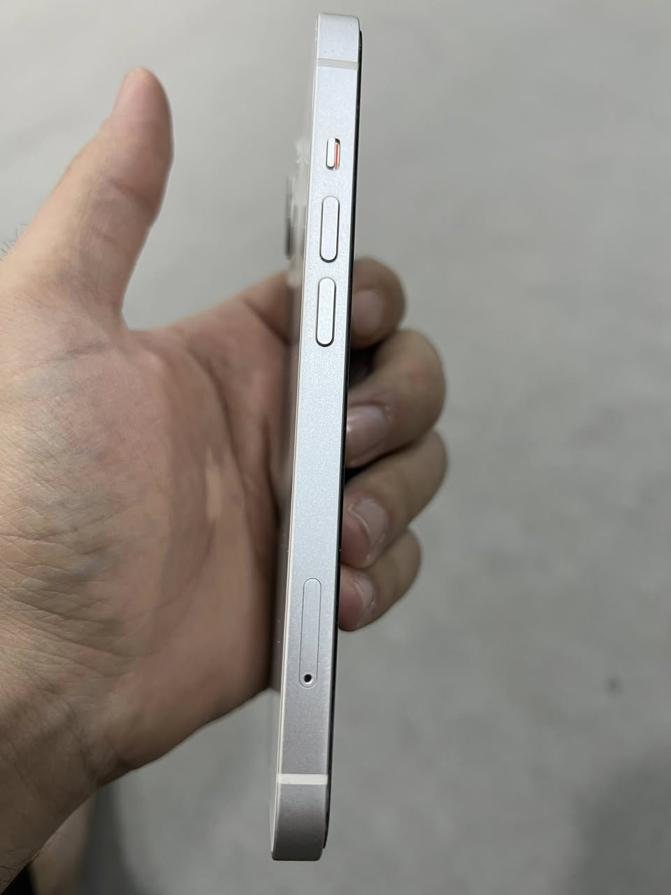 13 عادي وتر بروف
ذاكرة 128 نضافة 100% شخط واحد مابي جديد جداً كما موضح في الصور 

بطارية 95% بلادية مكفول من اي عطل او خلل مع كارتونه

للبيع او مراوس ب 15/16 برو ماكس 

تواصل خاص او ***********

حله شارع 60
