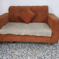 تخم نظيف جدا 10مقاعد مع كوشات عدد ٥  ب240الف وبي مجال المكان بغداد بلد...