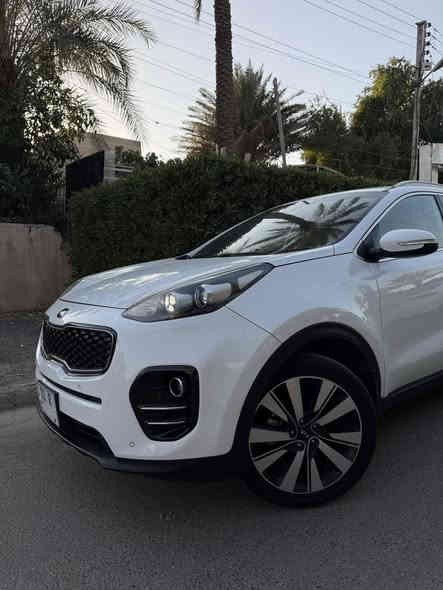 السلام عليكم 
كيا سبورتج 2017 فول 1/1 عدة البنراما 
مال شركة الدولية سابقاً كانت بل ضمان 
ماشية 91 الف كيلو متر حقيقي 
السيارة مكفولة كفالة عامة من الصبغ و التبديل
كير مكينة كفالة عامة
على ايد وحدة من الزيرو
بيها مكانين بارد بل جاملغ ل امامي شبر وبل باب لخلفي شبر بدون فتح بدون اي شي 
مواصفات 
بصمة
سايد بريك بصمة
حساس امامي خلفي
نفكيشن 
مري شفط
اشاير مري
لد نهاري
كراسي امامية كهرباء
تبريد بيانو 
قطعتين تبريد
اوتو هولد
درايف مود
شاحن واير ليس
داخل حمصي
سماعات JBL 
ويل كب كروم 
نظام اوتو هولد
مانع تزحلق
مانع نحدار 
السيارة باسمي ورقم جديد انكليزي وهزة جديدة وسنوية ل2029 
مكان السيارة بغداد البنوك 
وسعرها :183 وبيها مجال بسيط
للاستفسار : ***********
