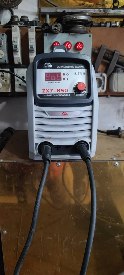 السلام عليكم عرض مميز ماكنة لحام ماليزي باله جديده بدون كارتون. بقن ثلاث قطع فقط. مع عدة ملحقات السعر مع التوصيل 75 الف تلحم واير 2.5 و 3.25 وشرط من توصلك اهرش بيه شليلمانه اذا مهرشت رجعه بيد المندوب


**إذا كنت صاحب هذا الإعلان وتريد حذفه لأي سبب، رجاءا أرسل رسالة إلى الدعم الفني**