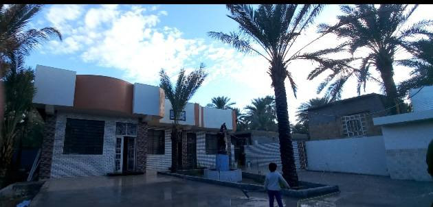 للبيع نص دونم مساحه 1250م 
كربلاء شارع السيده زينب الكنطره البيضاء شارع ابو طحين يتكون   من بيتين مساحة
 البيت الاول 340م مع مضيف 14م
البيت الثاتي200م 
مع ارض زراعيه حوالي 500م فيها نخيل عدد 20
للإستفسار 
***********
***********
