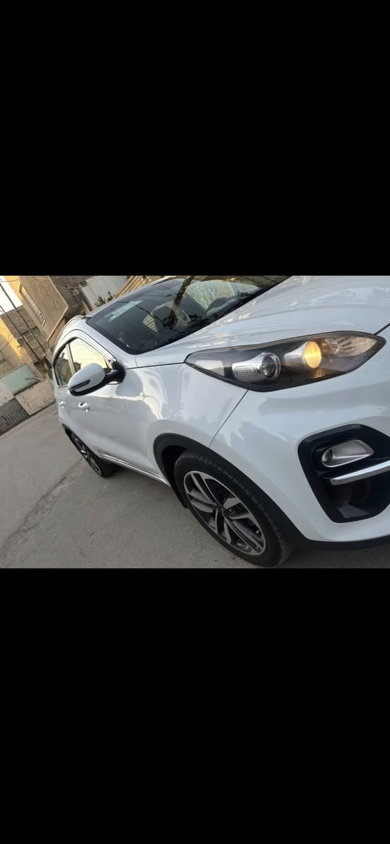 السلام عليكم
سبورتج للبيع مديل 2019 
سيارة خليجي مكفوله من كل شي 
لا ضربه ولا حادث سياره جديده تجي وشوف بعينك موصفات 
شاشه تحكم 4 جهات 
محرك 2000 دوش 
ماشية 53 الف 
حساس امامي خلفي 
سياره مال بيت ما طالعه تايرات تخم جديد شاداله 
السعر 21.000$ وبيه مجال 
سايد بريك بصمه 
3انظمه قياده 
مكفوله من كل شي 
الاستفسار اتصل وتدلل 
***********
