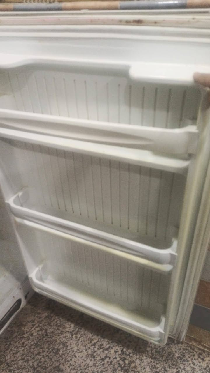 ثلاجه نضيفه 28 قدم 

160 وبيه مجال ***********
