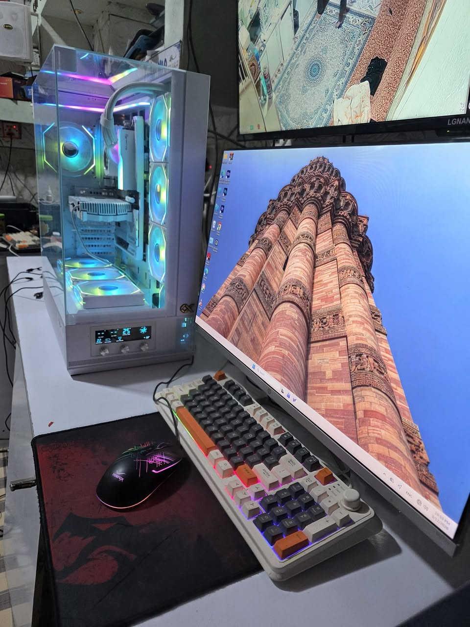 Pc اخت جديد  i5 13 400F (RTX2060 suoper)( r 32g (ssd512 m2  مذر بوردZ790  ابيض شاشه27 كيبورد   ميكانيك وماوس   *********** البصرة سعر مليون و300
