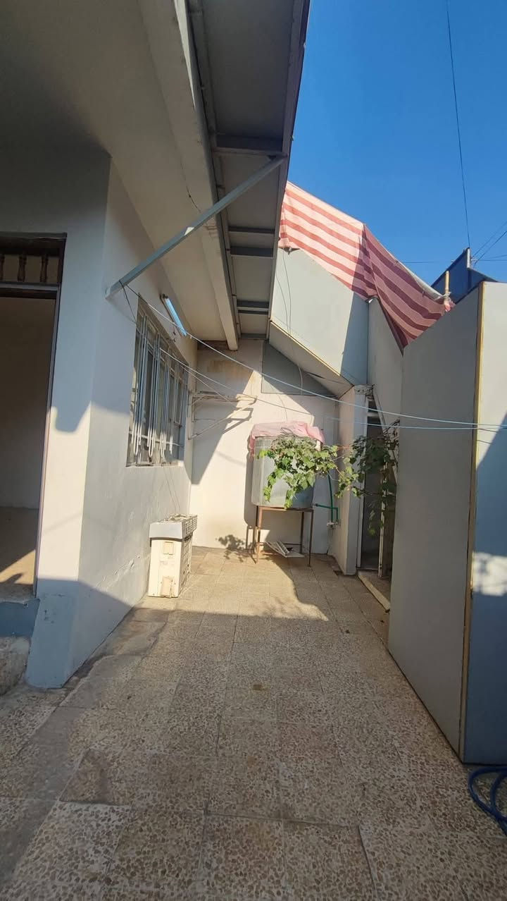 للأيجار الدار طابق الارضي (المساحة150م)

حي الصديق الاولى قرب جامع الصديق 

الطابق الأرضي غرفة نوم  وهول واستقبال واسعة ومطبخ  وصحيات خارجية وداخلية وكراج 

للأستفسار مراجعة مكتب الوطن للتجارة العقارات 
الموصل حي البلديات من جهة السكر قرب مول سانكو 

او اتصال بالأرقام التالية 
كورك ***********
آسيا ***********
