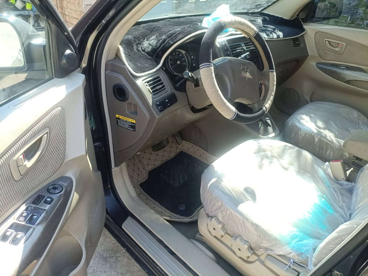 توسان 2007
كير ومحرك 2000 مكفول
صدر تخم تاير تبريد تدفئه كله مكفول
غرفه وكهربائيات كلها جديده 
بيها بنيد وجاملغ وباب صبغ بدون دواخل
رقم وهزه جديده بغداد بسمي
مكان / فلوجه 
السعر(110) وبيها مجال 

/***********
