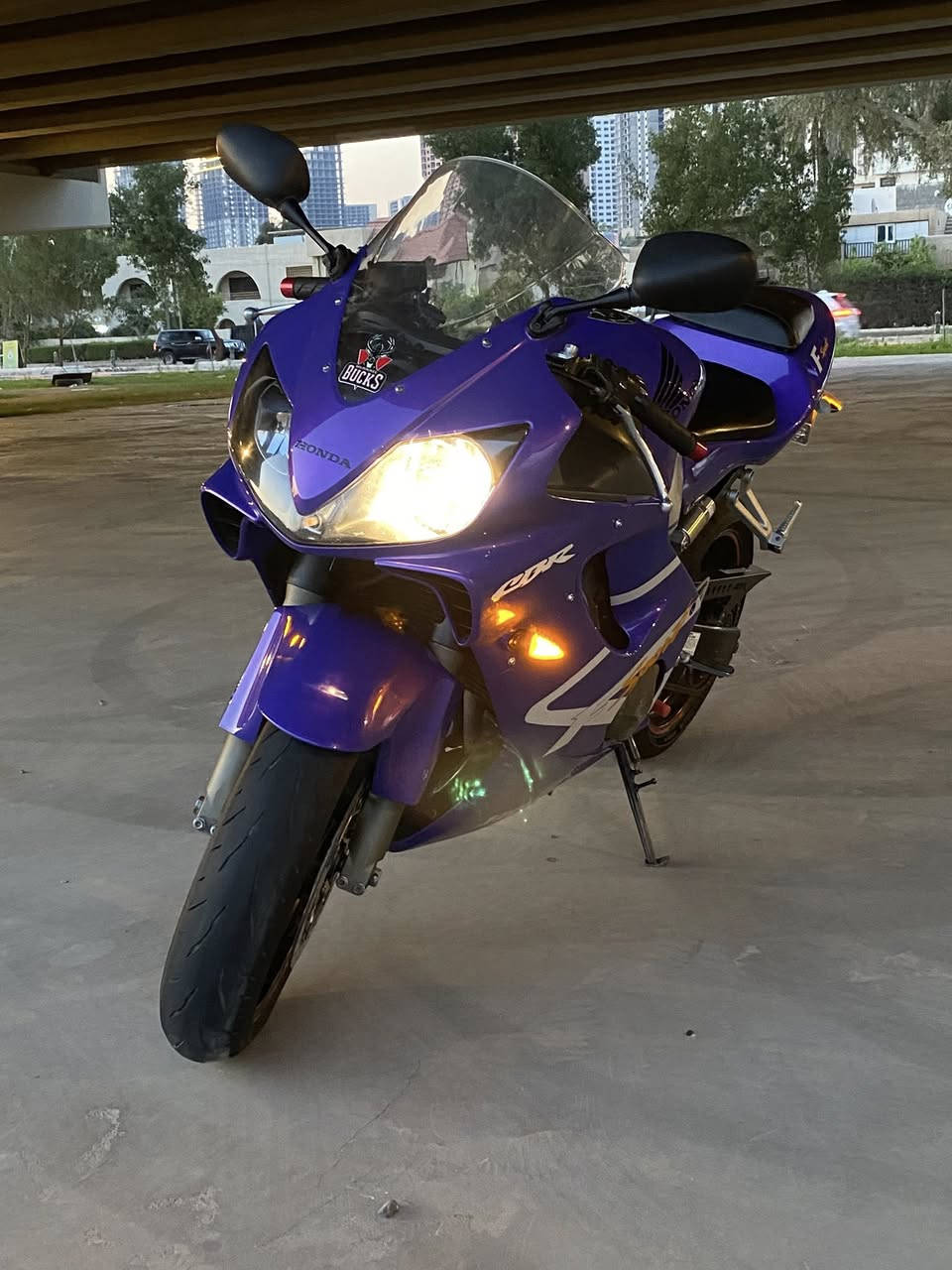 Honda f4i 600
هوندا افوراي دراجه رقم بلاديه ونظيفه ع وضع الشركه اي نقص مابيها لون مميز (بنفسجي)دهن مي راديتر كله شركه motul صالنصه كاربون فايبر اي نقص مابيها كله ع وضع لبلاد رقم باسمي تحويل مباشر   مكاني بغداد  منطقه الإسكان 
السعر 40 بي مجال بسيط ***********
