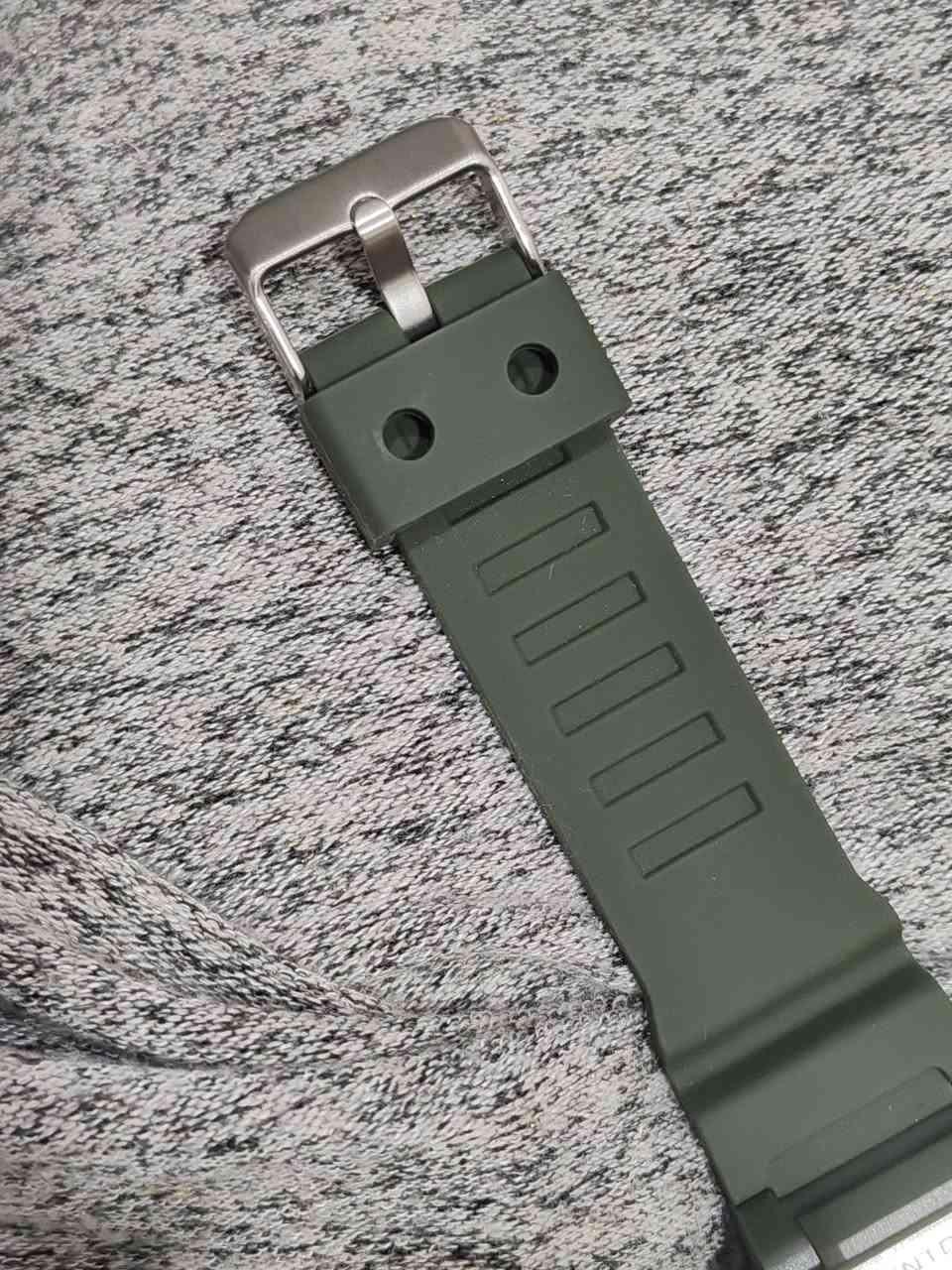 ساعة ماركة سكيمي
نوع العرض: ديجيتال (شاشة LCD كبيرة وواضحة)
Dual Time: توقيتين بنفس الوقت
مقاومة الماء: WR 5BAR
منبه (Alarm)
ستوب ووتش (Chronograph)
Countdown Timer عدّ تنازلي
صيغة 12/24 ساعة
إضاءة ليلية (Light)
سوار: سيليكون/مطاط بلون زيتي
الخامة: هيكل بلاستيك مقوى مع إطار بلون فضي
السعر ٣٠ مكاني بغداد و موجود توصيل


**إذا كنت صاحب هذا الإعلان وتريد حذفه لأي سبب، رجاءا أرسل رسالة إلى الدعم الفني**