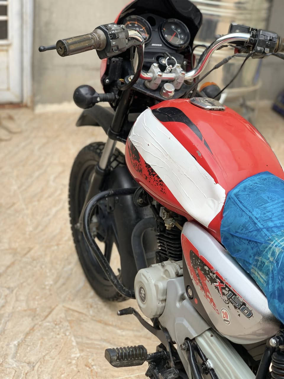 السلام عليكم                    ***********
للبيع بوكسر 2023 كفاله عامه من كلشي مكينه مكفوله

 أوراق اصولي كهربائيات كامله مكان ديالئ الخالص الشراي يتصل
