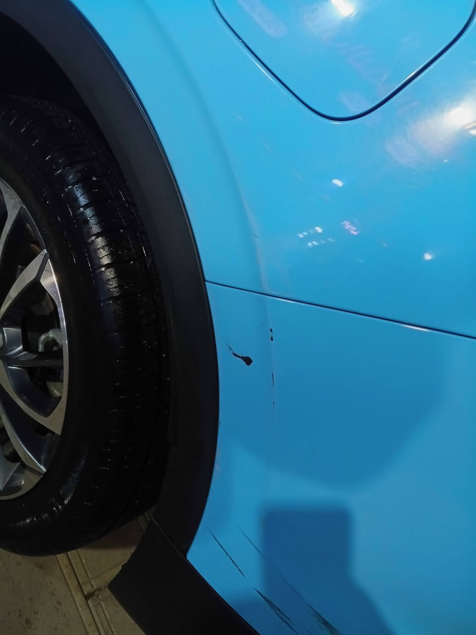 للبيع جيلي كولراي موديل 23
مبدل بيهاه رواجز فقط 

بيها شخط بلباب عكس السايق موضح بلصوره

سياره كلش حلوه ونضيفه 

مذب عليها كلشي جاهزه

فول مواصفات اعلى فئا بيها 

للاستفسار الاتصال على الرقم التالي ***********

***********

السعر 110وبيه مجال

مكان السياره بغداد السيديه
