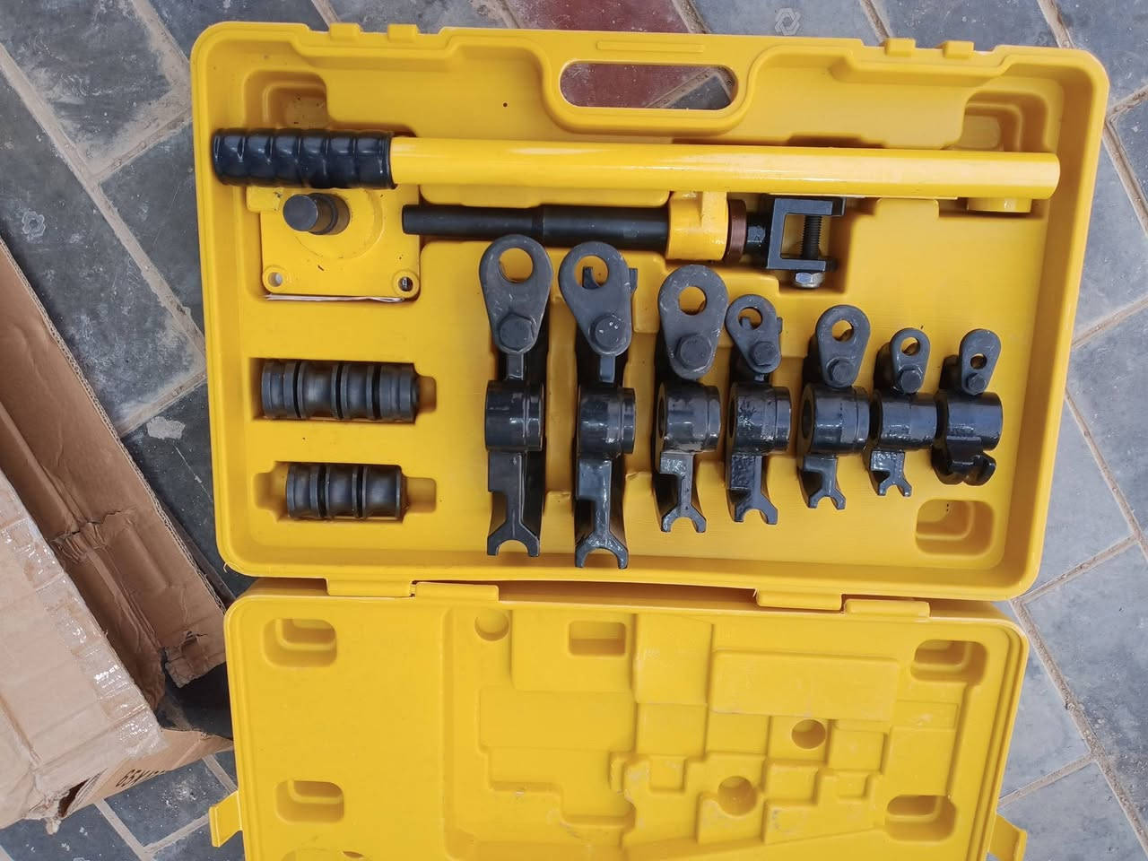 على بركه الله بعد نفاد الكمية تم التكرار تعلن شركه الفيحاء عن وصول معواجه يدويه تعوج بوري مدور مع ٧ قوالب اكبر قياس انج موجود صوره لقياسات القوالب جديده هي وقوالبها بالصندوق تقدر تصنع بيها كراسي صلاه ومراجيح وعربات مختلف القياسات والاشكال ودرج وأجهزة رياضه ومحجر كيا ومحجر ستوته وهاذي صور لمنتجات واي سوال حاضر حول المعواجه او المنتجات توصيل مجاني لكل العراق رقم *********** وتوجد معواجات يدويه وكهربائيه وهيدرولكيه
