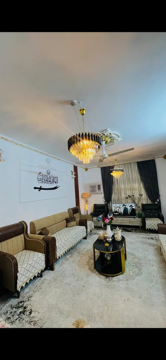 بيت 🏠 للبيع في أرقى منطقة في بابل وتحديداً في شارع 40بستان الحلو ⭕️سادس بيت عن الشارع منطقة حلوه وتبليط ومجاري وحدائق منطقه راقية ⭕️البيت يتكون من صالة ومطبخ ومجمع صحيات فوك وجوه يتكون من 3غرف وهول وكراج مثل ما اموضح بل صورة للتوضيح البيت ⭕️✨مساحتة160م الواجه12⭕️للتواصل ✨***********يتوفر واتساب

